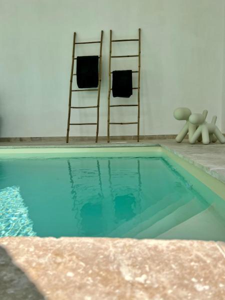 Manoir Les Feuillantines Piscine & Spa, Забронировать  Иск 
