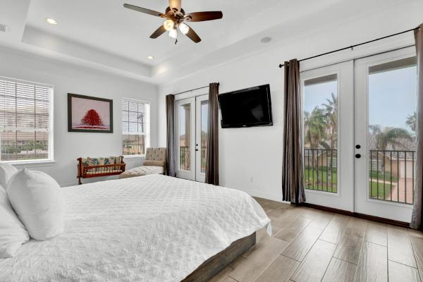 Paradise Villa: 2 blocks from beach, private pool