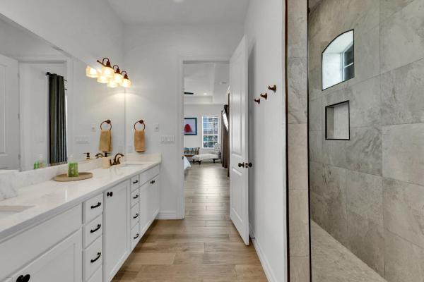 Paradise Villa: 2 blocks from beach, private pool