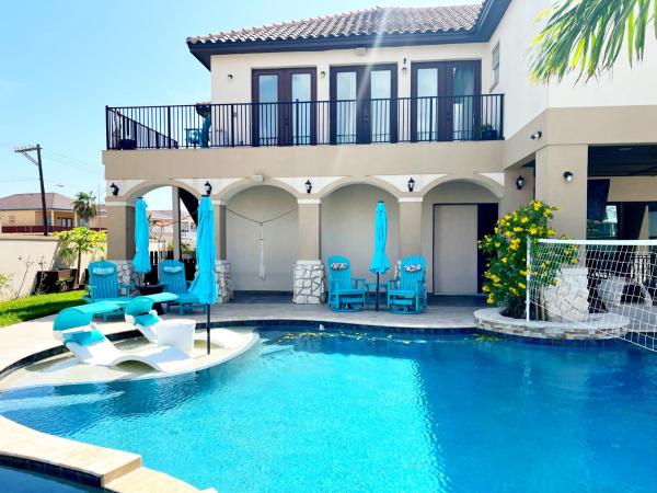 Paradise Villa: 2 blocks from beach, private pool