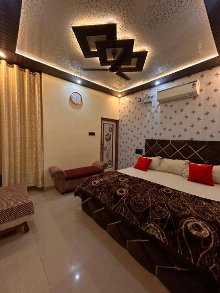 TEMPLE TOWN HOMES assi ghat Varanasi, Забронировать  Отели штата Уттар-Прадеша с парковкой, Парковка