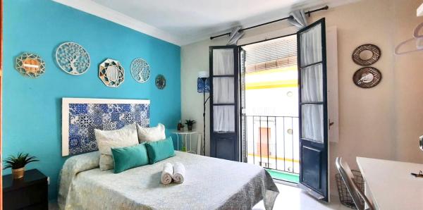 Budget and cute rooms with balcony Sevilla center, Забронировать  Старый город Севилья