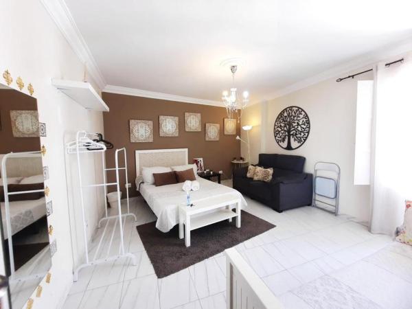 Budget and cute rooms with balcony Sevilla center