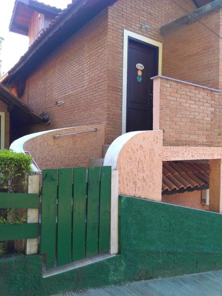 APduda 1 e 2 no chales do parque, Забронировать  Монти-Верди Sao Paulo Countryside, рядом с Торговый центр Inverness Mall