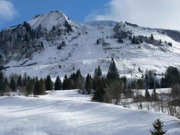 Les Amborzales, Забронировать  Отели Лыжного курорта на озере Анси с парковкой, Парковка