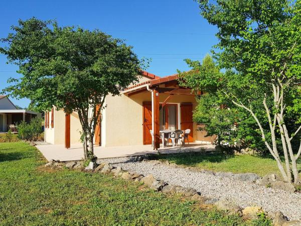 Nice Bungalow With Dishwasher on a Green Domain