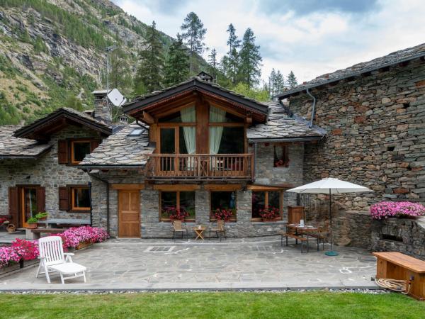 Chalet Chez Les Roset by Interhome