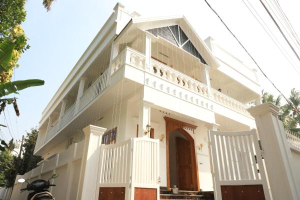 Viceroy Inn Homestay, Забронировать  Отели Tripunittura с парковкой, Парковка