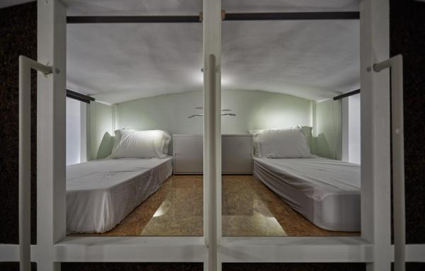Hostel 16 Oia