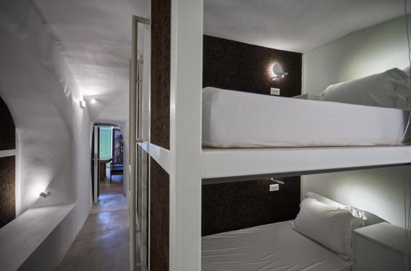 Hostel 16 Oia