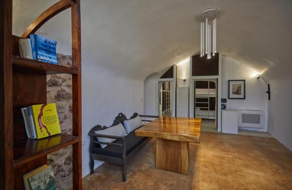 Hostel 16 Oia