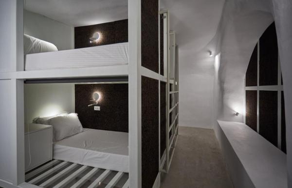 Hostel 16 Oia
