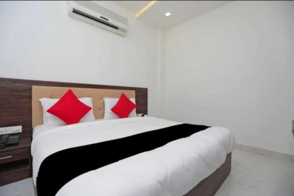 Capital O 45811 The Shriansh Agra