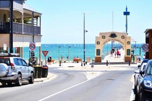 Seaside Villa Steps to Beach, Cafes, Boutiques, Забронировать  Брайтон Adelaide Region