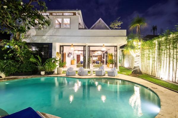 Monroe 3BR Luxury Villa Seminyak BREAKFAST INCL Netflix Private Pool 900m to Beach, Забронировать  Отели провинции Бали с завтраком, Завтраки