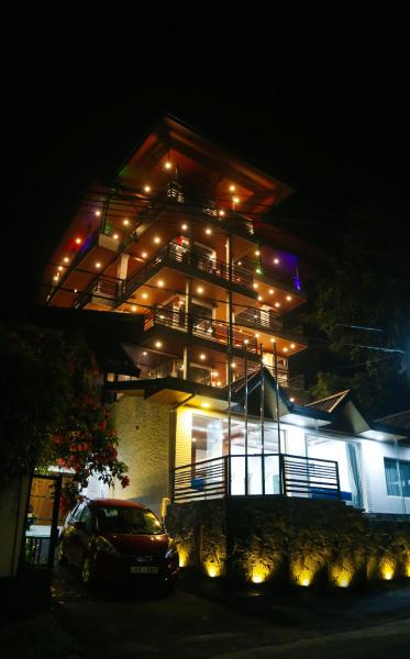 Hotel Sara, Забронировать  Отели Округа Галле с парковкой, Парковка