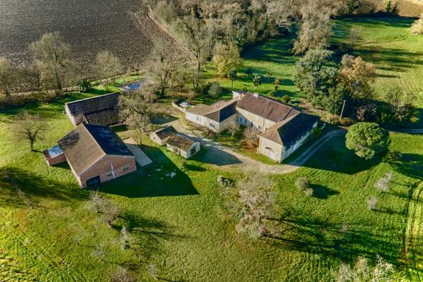 Gîtes Charme et Cosy avec piscine - Le Clos Boissière, Забронировать  Валанс-сюр-Баиз Лангедок-Руссильона