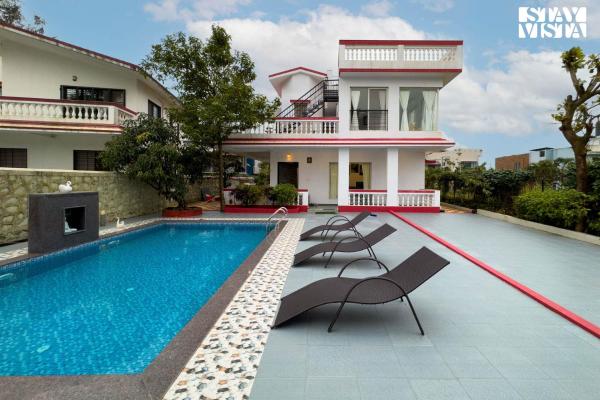 StayVista\s Monarch Villa - Terrace Retreat with Pool and Gazebo Bliss, Забронировать  Отели штата Махараштры с бассейном, Бассейн