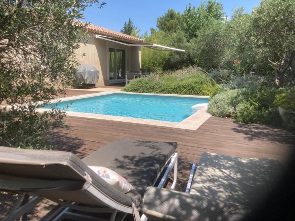 Villa récente avec piscine privée, Забронировать  Отели Лез-Англь с бассейном, Бассейн