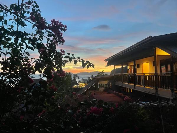 Novie's Tourist Inn