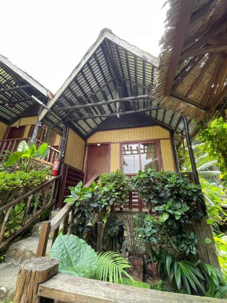 Novie's Tourist Inn