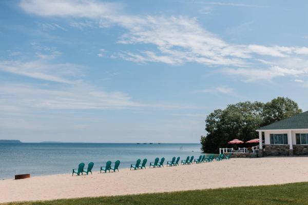 Breakers Resort - Lakeside