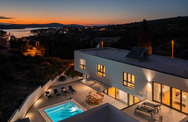 Villa SMILJANA - Milna, Brač island, Забронировать  Отели Милна с бассейном, Бассейн