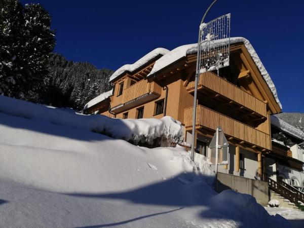 Haus Nick, Appartementhaus, Забронировать  Отели Санкт-Антона с парковкой, Парковка