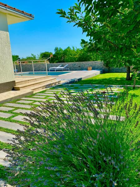Villa Endi,a gem near Sibenik, Забронировать  Отели Унешич с бассейном, Бассейн