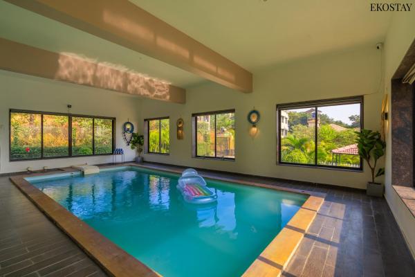 Ekostay Kingfisher Villa I Indoor Pool I Cloud 9, Забронировать  Отели штата Махараштры с бассейном, Бассейн
