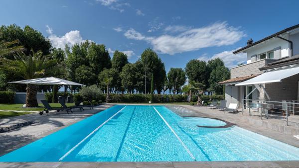 Villa Sirmione Front Lake, Забронировать  Лугана-ди-Сирмионе 