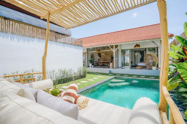 Villa Aarka - Chic Balinese Bohemian Retreat in Seminyak, Забронировать  Отели провинции Бали с завтраком, Завтраки