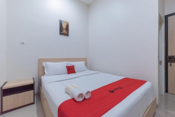 RedDoorz near CSB Mall Cirebon, Забронировать Отель Чиребон провинция Западная Ява