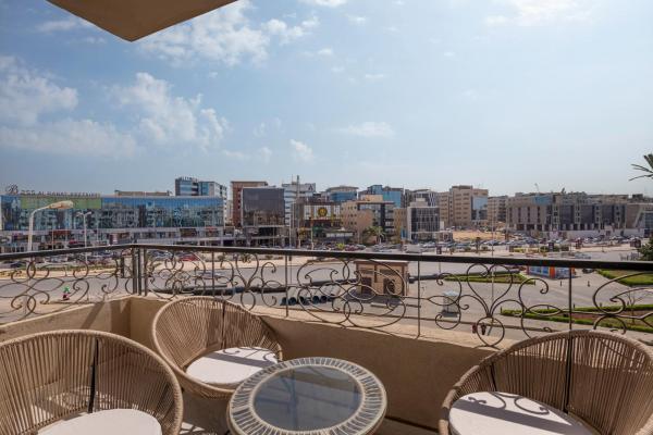 Travelholic 90 Residence