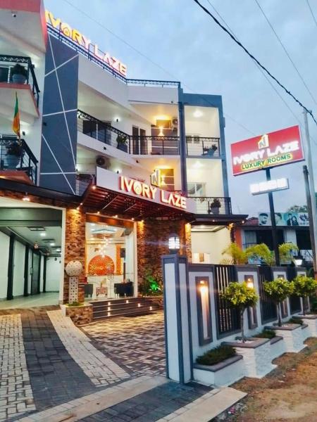 Ivory Laze Hotel, Забронировать  Недорогие отели Округа Гампаха, недорогие