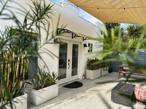 Resort Getaway in Private Garden Terrace Villa w Luxury Amenities, Забронировать  Отели Большого Лос-Анджелеса с парковкой, Парковка