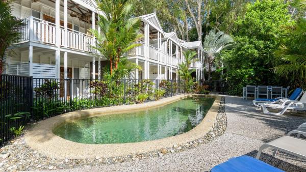 Craven Cottage at Full Moon Terraces - Tropical Queenslander Townhouse, Забронировать  Порт Дуглас Квинсленд