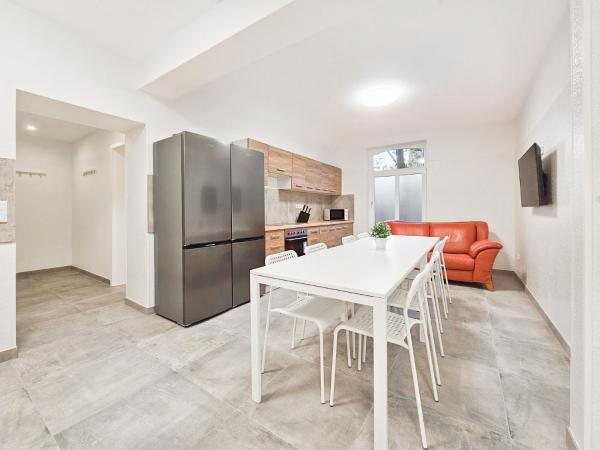 Tolstov Apartments - 3 , 4 and 5 Room Apartments - 20 Min zur Messe DUS, Забронировать  Виллих Lower Rhine