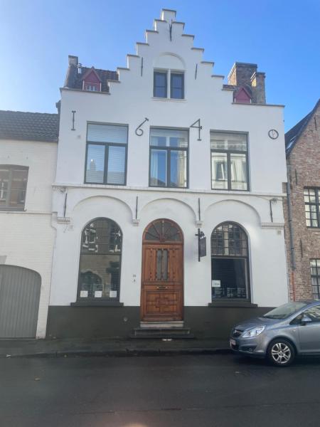 Guesthouse 1640, Забронировать  Отели Брюгге с парковкой, рядом с Eiermarkt, Парковка