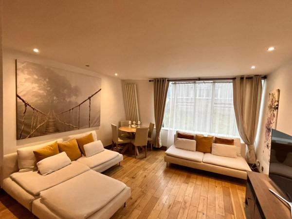 Modern 2 Double Bedroom Apartment in Kensington