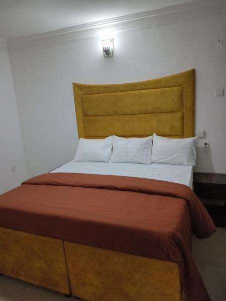 OD-V!CK'S POSH APARTMENTS, WUYE DISTRICT, WiFi, 24hr power, Smart tv, Security, Dstv