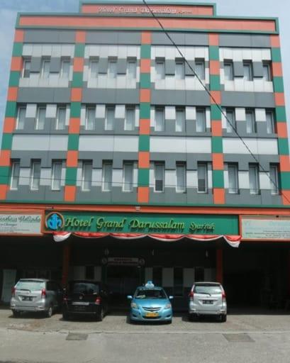 GRAND DARUSSALAM HOTEL, Забронировать  Отели Медана 3 звезды, рядом с Plaza Milenium Medan, 3*