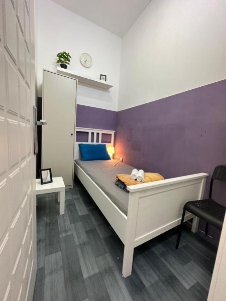 Calm Partition Room Near Mashreq Metro, Забронировать  Недорогие отели Эмирата Дубая, рядом с Машрек, недорогие