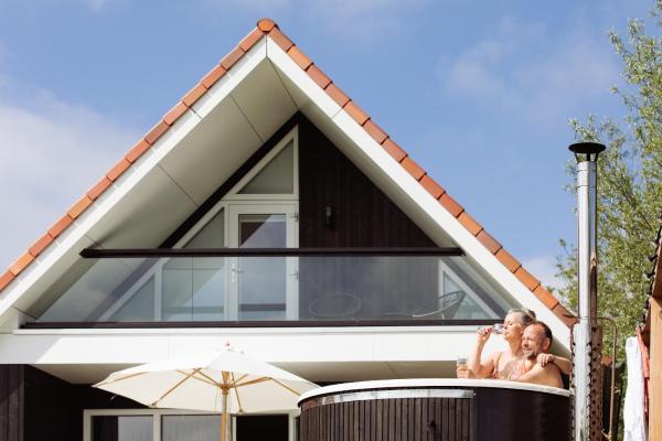 Vakantiehuis aan het water met hottub, Забронировать  Отели Доккюм с завтраком, Завтраки