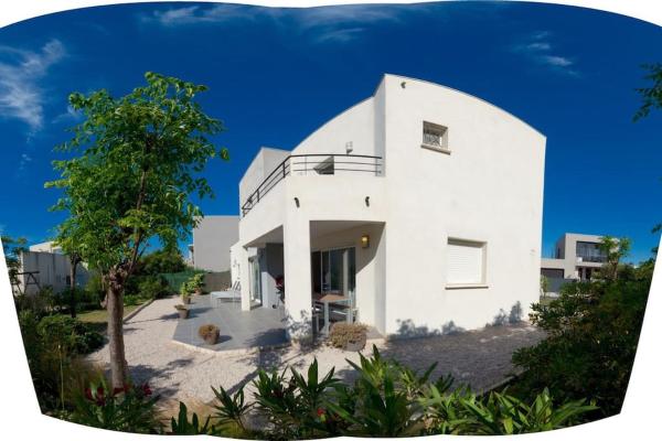 Villa St louis à 50m de la mer+6 velos +Piscine+climatisation, Забронировать  Сет Étang de Thau