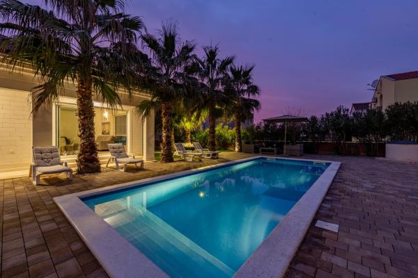 Luxury Villa Agape Palm Beach Tennisplatz, Забронировать  Привлака Задарская жупания