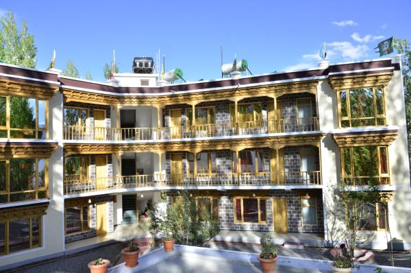 Hotel Lhalingkha, Забронировать Отель Отели Джамму и Кашмира с питанием, Пансион
