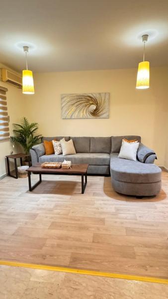 Chic 3-BR Tala Almajd Villas in upscale district Alnahdah Family only, Забронировать  Джидда Мекка