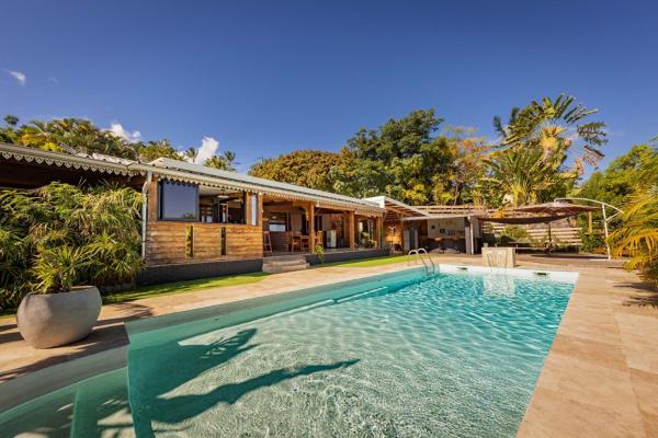 Villa Ô Pieds Nus 180m2 4 chambres piscine jardin tropical parking privé, Забронировать  Сен-Лё Сен-Поль, рядом с Stella Matutina Museum