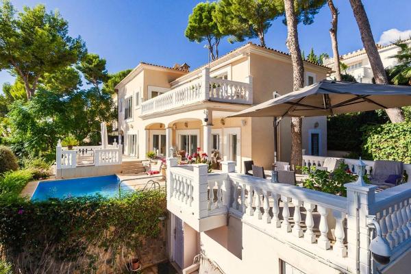 Exklusive Villa in Paguera für bis zu 8 Personen, mit Meerblick und Pool, Забронировать  Пегуэра Балеарские острова, рядом с Playa de Tora